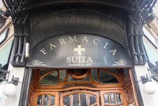 La Farmacia Suiza queda en Tucumán al 700.