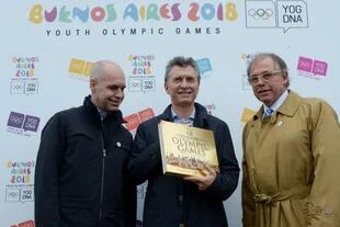 Werthein junto a Horacio Rodríguez Larreta, el jefe del gobierno porteño, y Mauricio Macri, el presidente argentino, en los Juegos Olímpicos de la Juventud Buenos Aires 2018.