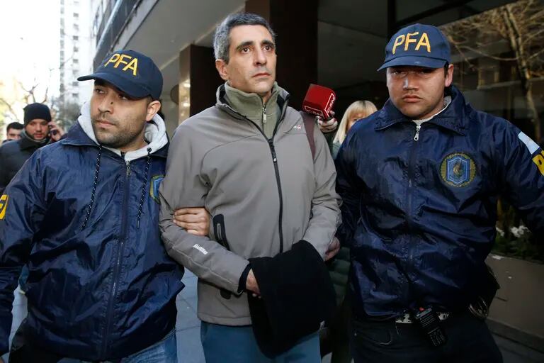 El 1° de agosto de 2018, cuando fue detenido Roberto Baratta en su departamento de Belgrano en la causa Cuadernos Foto: RICARDO PRISTUPLUK