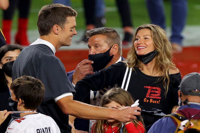 TAMPA, FLORIDA - FEBRUARY 7: Tom Brady, #12 of the Tampa Bay Buccaneers, celebrates with Gisele Bundchen after winning Super Bowl LV at Raymond James Stadium