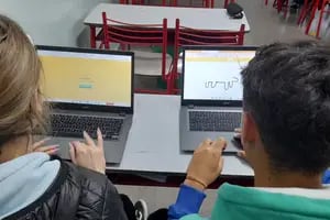 Cómo es la nueva inteligencia artificial para guiar el uso de la tecnología en las aulas argentinas