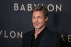 Brad Pitt estrenó nuevo look en la premiere de Babylon