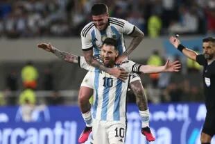Rodrigo De Paul y Lionel Messi, dos de los jugadores que serían titulares vs. Curazao