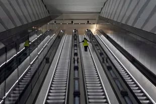 Mechanical scales of the Calle Liverpool Station from the new line of trainings under London's Elizabeth Line, in photo from May 11, 2022 (AP Photo / Alastair Grant)