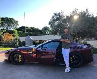 Ronaldo con su Ferrari F12