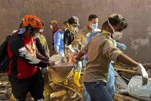 La ciudad libia de Derna entierra a miles de personas en fosas comunes y afirman que el desastre "podría haberse evitado"