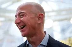 Lujo: Jeff Bezos compró un "megayate" tan grande que necesita su propio yate