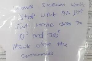 Insólito: quiso robar un banco con una nota escrita a mano pero no le entendieron la letra
