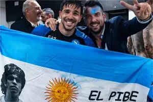 Gio Simeone celebró el Scudetto con la bandera argentina y una videollamada familiar