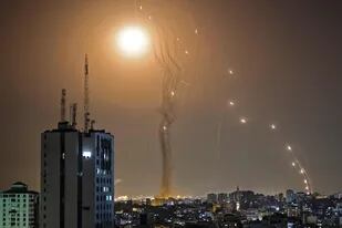Más de 1000 cohetes disparados desde Gaza hacia Israel