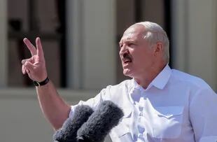 El presidente de Bielorrusia, Alexander Lukashenko, pronuncia un discurso durante un mitin realizado en el centro de Minsk, el 16 de agosto del 2020
