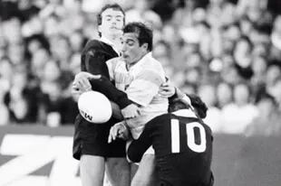 Hugo Porta contra los All Blacks en 1985, en aquel empate en la cancha de Ferro.