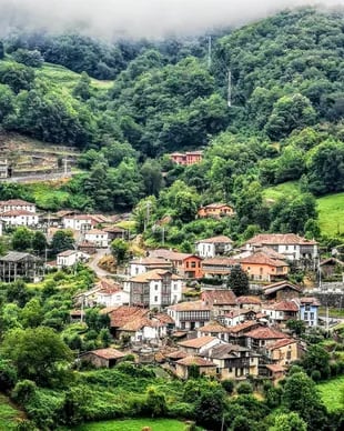 El ayuntamiento de Ponga, Asturias, ofrecerá 3000€ a quienes se muden allá
