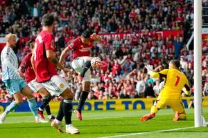 Manchester United lo dio vuelta con un penal invisible, Tottenham se hizo fuerte y Arsenal se frustró en casa