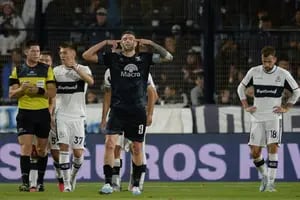 Mientras Boselli lamentó su gol pincharrata contra Boca, Vegetti festejó su doblete ante Gimnasia