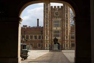 Eton, el prestigioso colegio de Windsor donde estudia la élite británica, como los príncipes William y Harry, el ex primer ministro David Cameron y el actor Hugh Laurie.