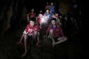 Murió uno de los 12 adolescentes que fueron rescatados de una cueva en Tailandia en 2018