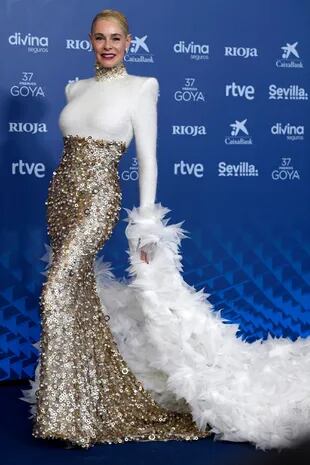 La actriz Belén Rueda optó por un impactante diseño de Valenzuela Atelier y lo combinó con zapatos de Lodi y joyas de Del Páramo