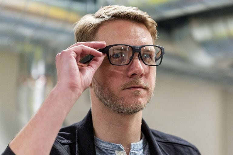 Vaunt, las gafas inteligentes de Intel que parecen anteojos normales
