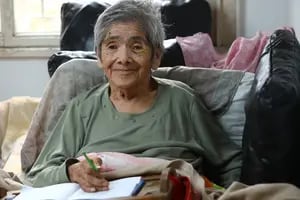 Tiene 86 años y como nunca tuvo DNI, no pudo jubilarse y la rechazan en los hospitales