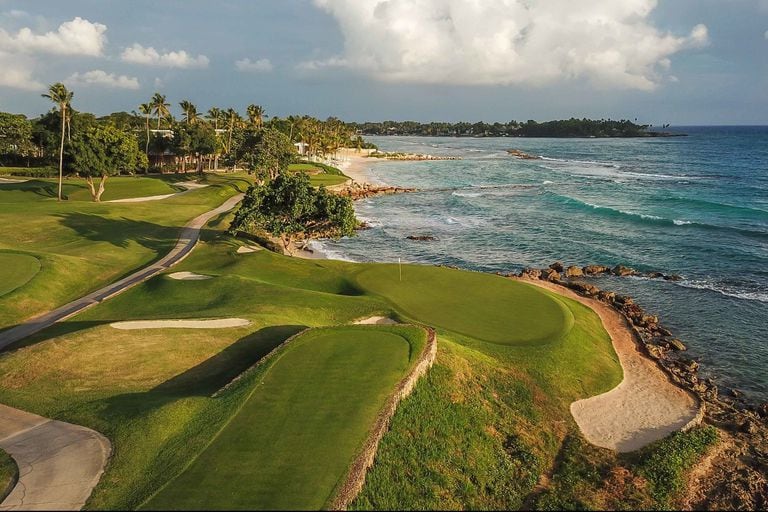 Diente de perro, the imposing golf course in the Dominican Republic, on the shores of the Caribbean Sea