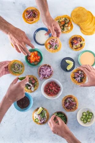 Cada viernes, Ya Cabrón propone recibir una fiesta de sabores mexicanos en casa, listos para servir y disfrutar en cualquier momento del fin de semana.
