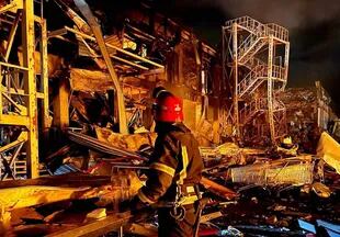 El center commercial Riviera destruido por los atakis de misiles rusos in Odessa