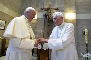 Revelan la particular reacción de Benedicto XVI cuando Francisco dijo que era como un “abuelo sabio en casa”