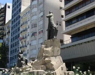Monumento Leandro N Alem, realizado por el escultor Pedro Zonza Briano