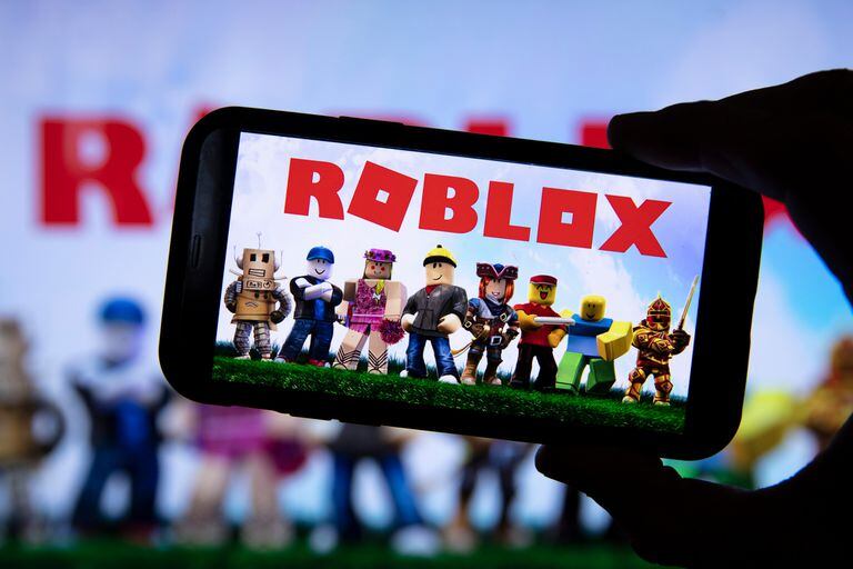 Cualquiera que juegue en Roblox, o propuestas similares como Minecraft o Fortnite, puede sentirse como en casa al cambiar el mundo plano de los sitios web y las redes sociales por algo más inmersivo