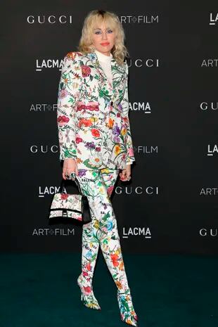 Miley Cyrus y su peculiar look Balenciaga en la décima gala anual LACMA Art + Film