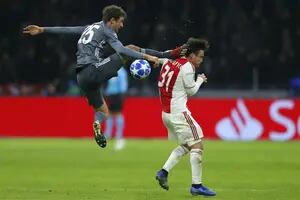 Champions League: el gol de Dybala y la patada voladora que recibió Tagliafico