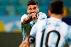 La reacción de Messi en una foto de De Paul y el reclamo de Paredes