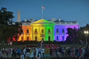 Casa Blanca iluminada luces matrimonio gay homosexual fallo presidente Barack Obama