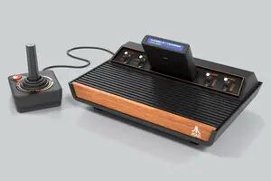 Vuelve la mítica consola Atari 2600, y hasta es compatible con los cartuchos originales