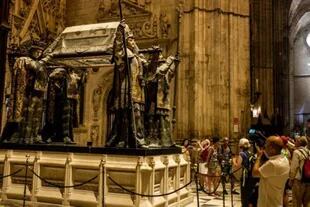 La tumba de Colón en la catedral de Sevilla es visitada cada año por miles de turistas