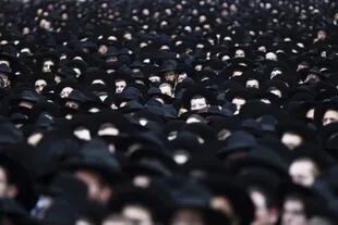 Judíos ortodoxos se manifiestan en apoyo al partido Judaísmo Unido de la Torá, en Bnei Brak, localidad cercana a Tel Aviv, en marzo de 2015