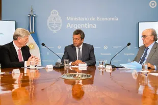 El gobernador de La Pampa, Sergio Ziliotto, en la semana junto a Massa y a De Mendiguren en Economía