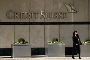 La sede del banco Credit Suisse en Londres. Sus acciones aumentaron 30% hoy.