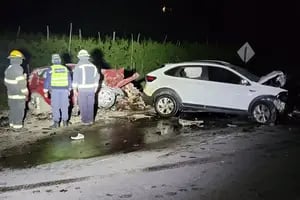 Dolor en Río Negro: dos jóvenes y un hombre murieron en la ruta 7 en un violento choque frontal