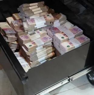 El dinero encontrado en la casa de Emerenciano Sena y Marcela Acuña