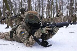 Siguen los ejercicios militares a ambos lados de la frontera entre Ucrania y Rusia