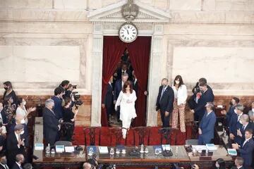 Cristina Kirchner ingresa al recinto 