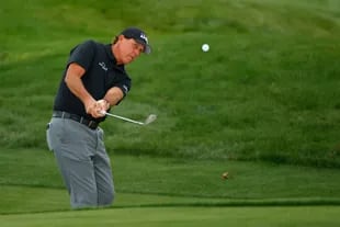 Este año, Phil Mickelson se convirtió en el jugador de mayor edad en ganar un Gran Campeonato de golf, haciéndolo a los 50 años y 11 meses en el PGA Championship