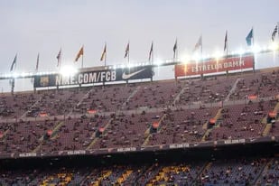 Miles de socios dieron de baja sus abonos en el Camp Nou: cuántos millones pierde el club