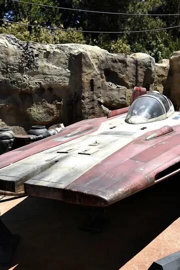Una nave A-wing interceptor en el parque temático de Disneyland