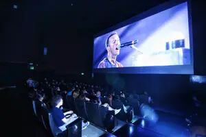 Cómo se vivió en los cines el streaming mundial de Coldplay