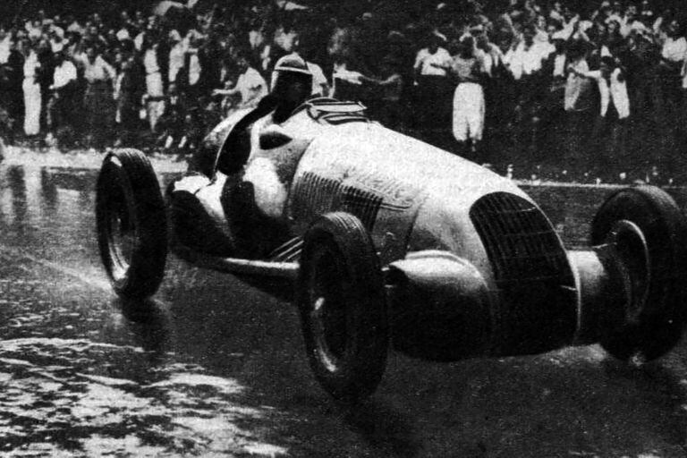 Oscar Gálvez had the Quilmes brewery as sponsor of the Alfa Romeo with which he won in Palermo in 1949;  the Eaglet will charge between 4 thousand and 5 thousand pesos per race