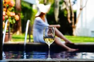 Cuáles son las claves para disfrutar del vino en verano