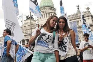 Miles de militantes se acercaron a acompañar a la presidenta Cristina Kirchner